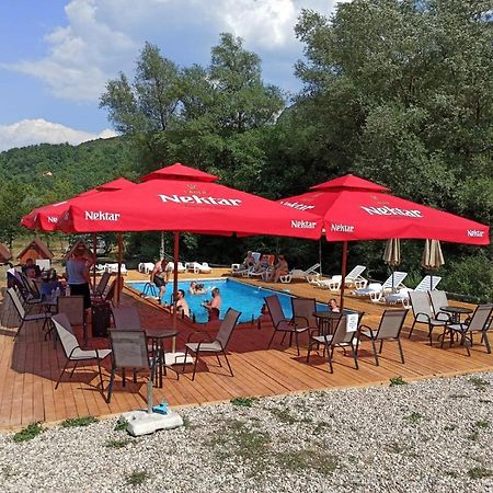 ホテル Camp Sutjeska ティエンティシュテ エクステリア 写真