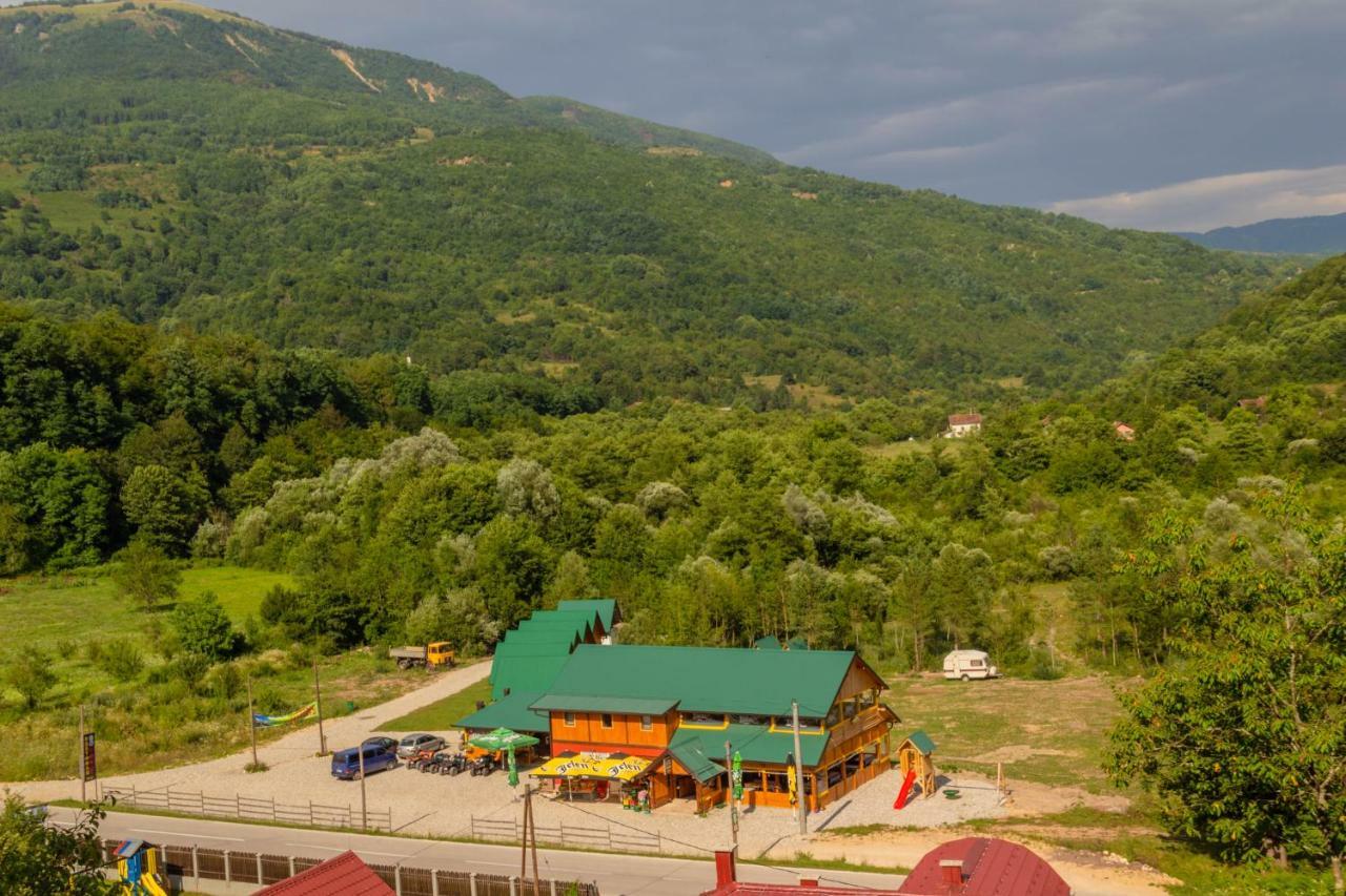 ホテル Camp Sutjeska ティエンティシュテ エクステリア 写真